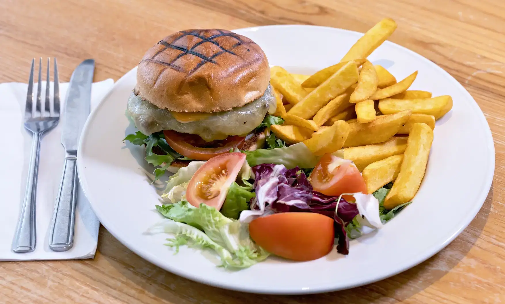 A delicious cheeseburger with lettuce